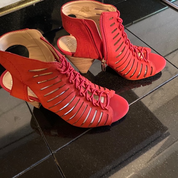 Vince Camuto - Picture 4 of 14